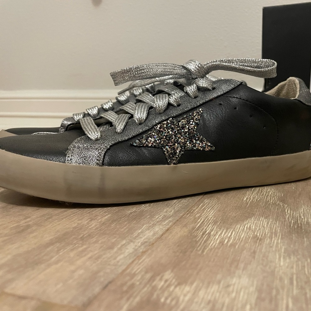 Shu shop black shoes